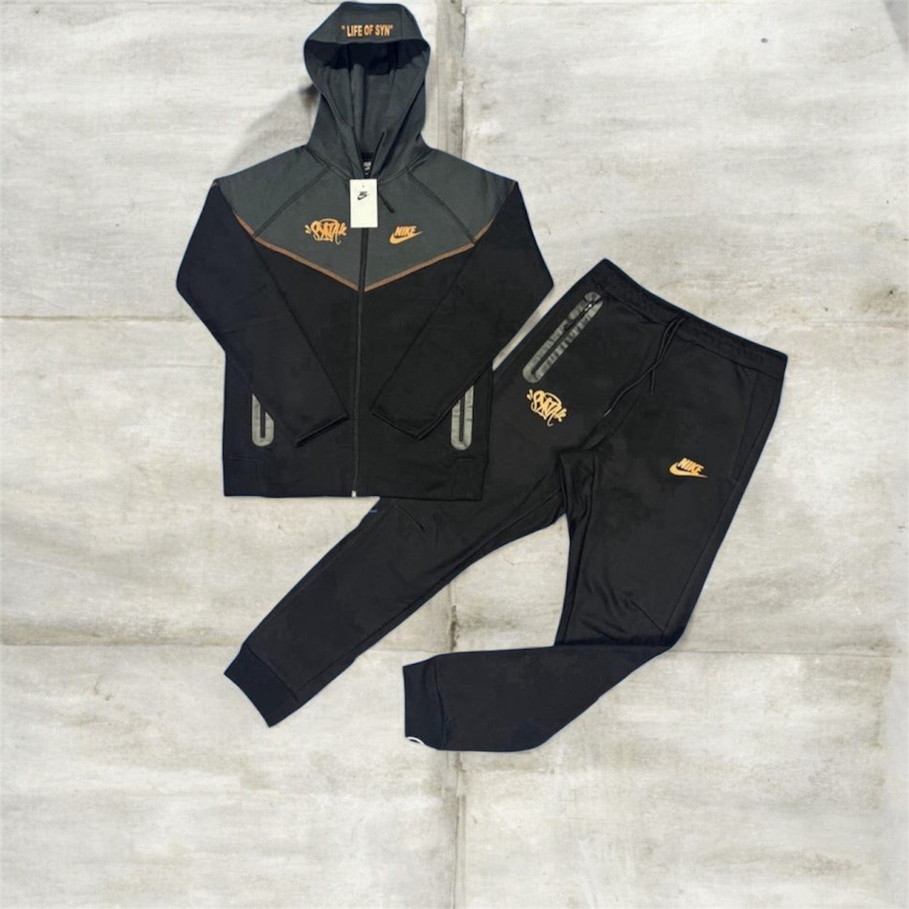 Conjunto Nike Tech x Synaworld