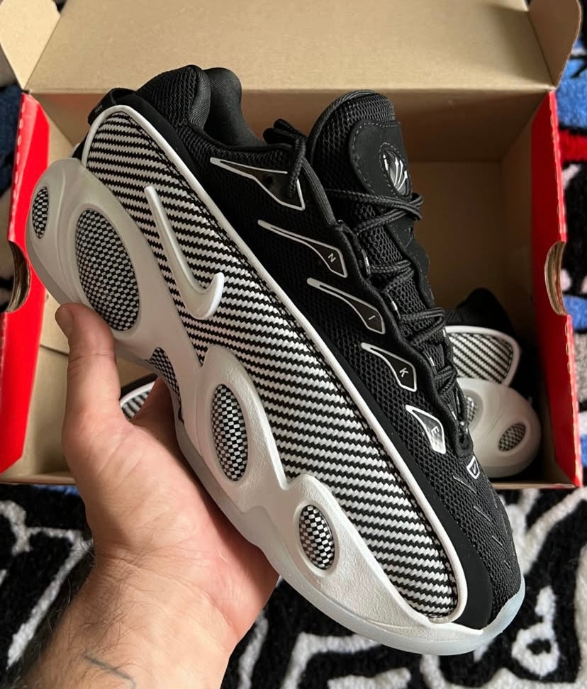 Nocta Glide Black And White