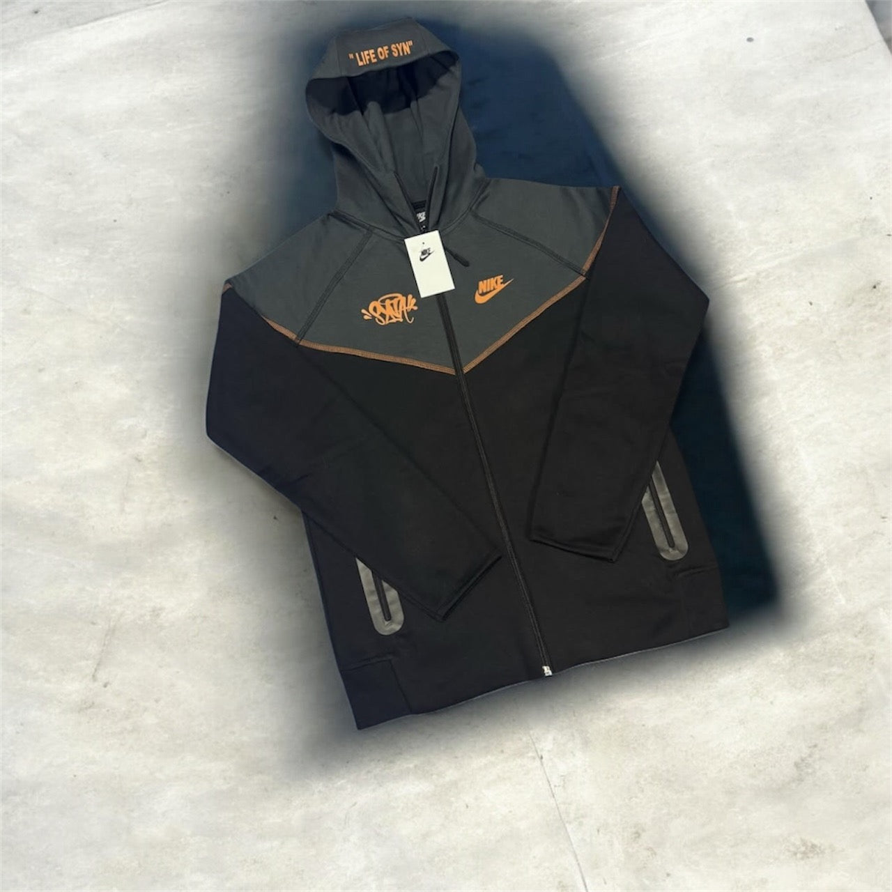 Polerón Nike Tech x Synaworld